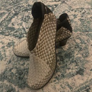 BM BERNIE MEV. Women's Chesca Basket Weave Closed Toe Pumps size 39 /8.5